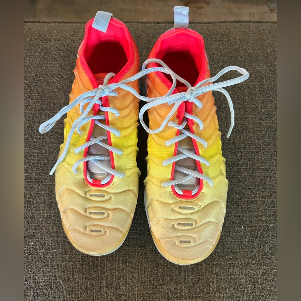 Nike Air VaporMax Plus "Sunrise" Women’s Shoe Sneaker 8.5